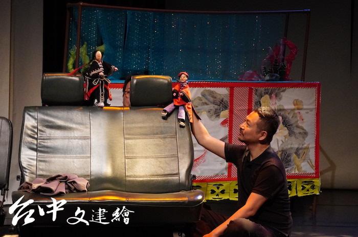 《白色說書人》演出片段(攝影:謝平平)