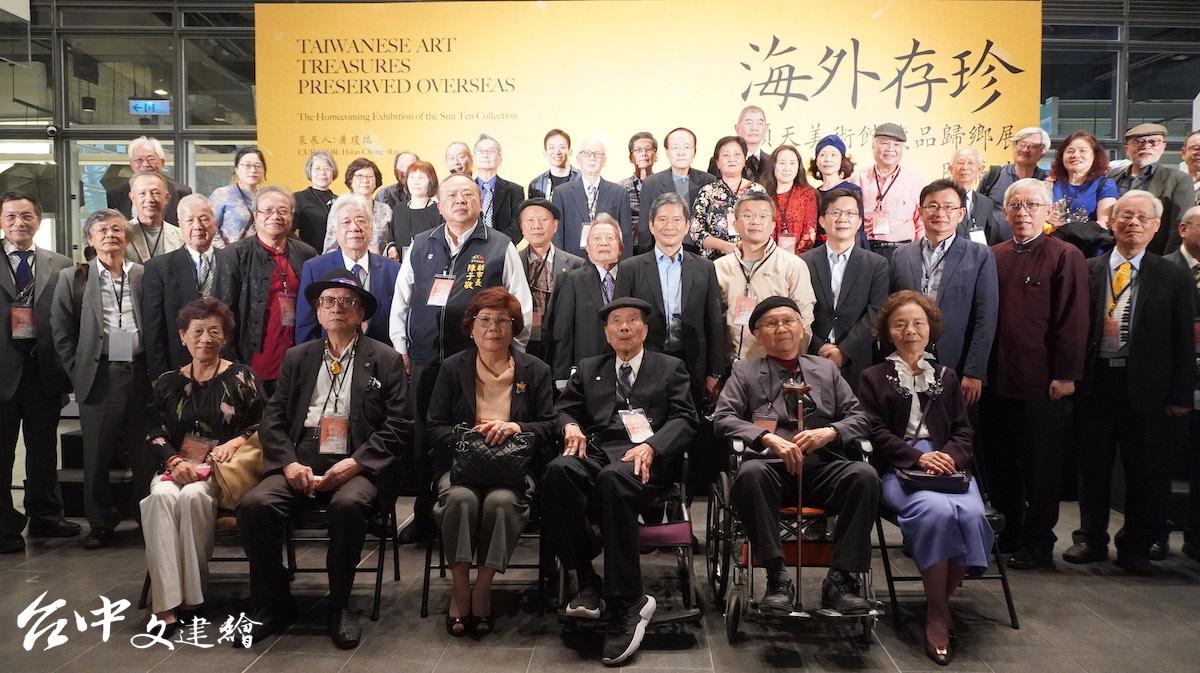 國美館展覽近年最大規模的開幕當數「海外存珍—順天美術館藏品歸鄉展」,除台中市副市長陳子敬、各界民意代表,連北中南美術館館長、各界藝術家、藝術家家屬皆到場觀禮。(攝影:謝平平)