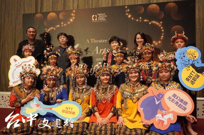 台中歌劇院找來各方翹楚,打造 2019 年聖誕節曲牆光影秀,值得一看。(攝影:謝平平)