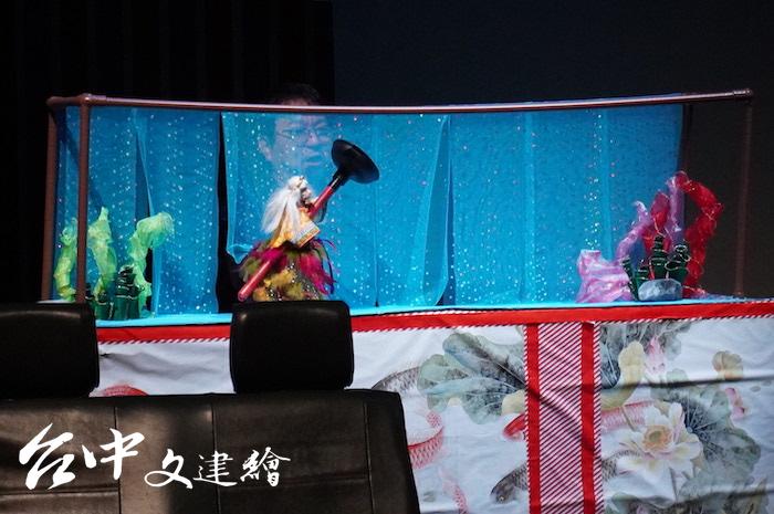 《白色說書人》演出片段(攝影:謝平平)