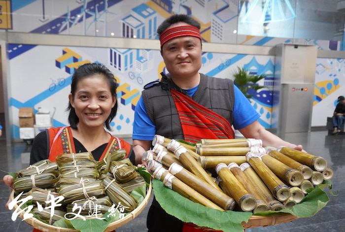 2020台灣燈會展覽期間,也能品嘗到原民傳統美食。(攝影:謝平平)
