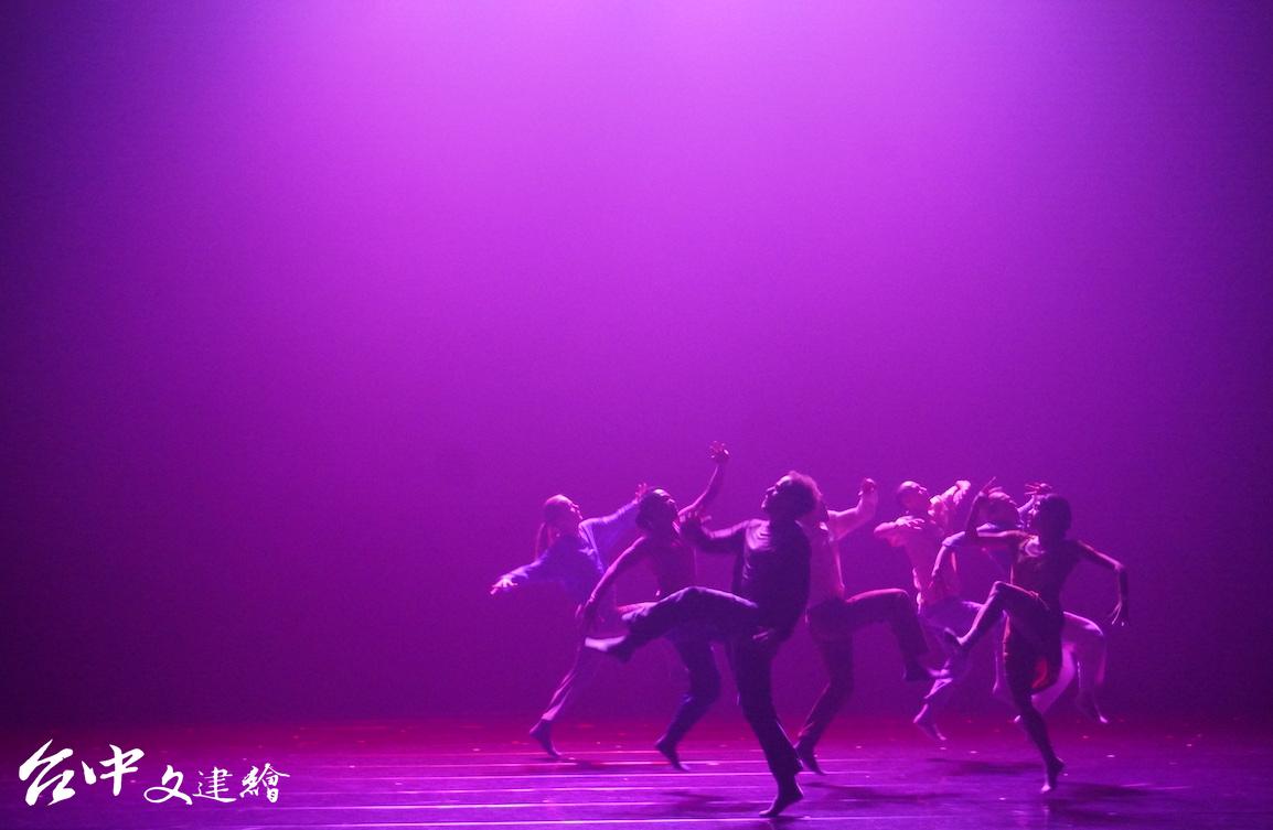 侯非胥.謝克特現代舞團(Hofesh Shechter)雙舞作《偽善者/重生進化》 (Clowns / The Fix )(圖:台中文建繪)