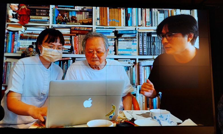 「戰士,乾杯!」為作家黃春明(中)極為重視的一篇散文。(翻攝:謝平平)