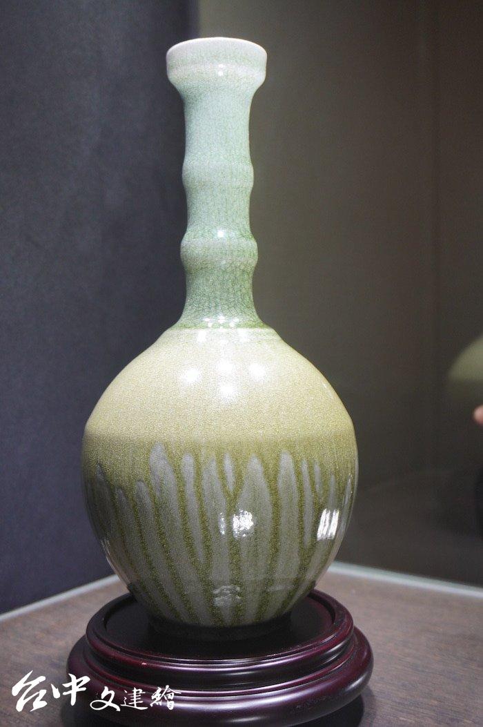 何志隆翡翠青瓷作品之一。(攝影:謝平平)