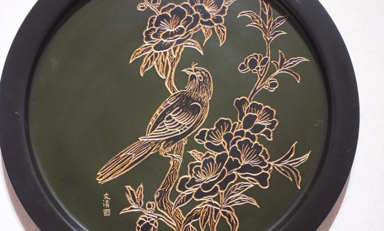 陳文濱,陶,《喜上眉梢》,60X60 公分,2007。(攝影:謝平平)