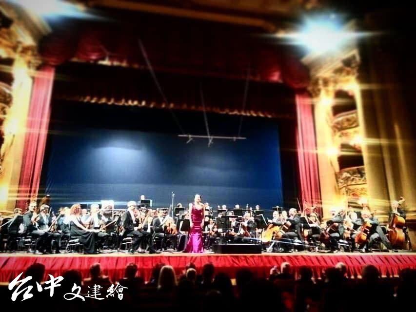 台灣女高音王秋雯於 Verona Arena夏季歌劇節中演出。（圖：王秋雯）