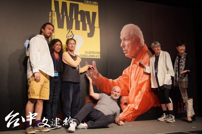 Peter Brook 與 編導瑪麗-伊蓮・埃斯汀(Marie-Hélène Estienne)共同創作2019年版「為什麼」。(攝影:謝平平)