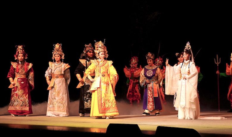 中華開發文教基金會、中國人壽贊助彰化、南投、嘉義共 170 位首度走入劇院之學生觀賞「鯤鯓平卷」。(圖:台中文建繪)