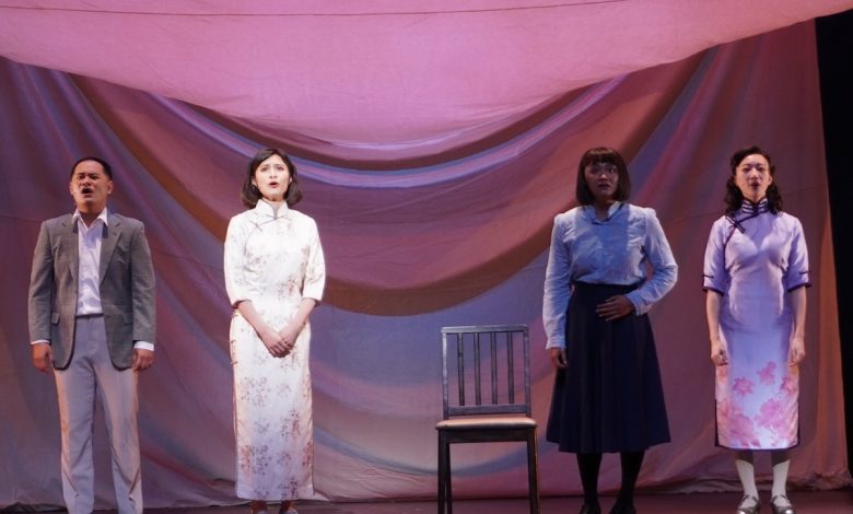 台韓共製音樂劇「徽因」,左二為林徽因(陳品伶飾),右一為冰心(李杏飾)。(攝影:謝平平)