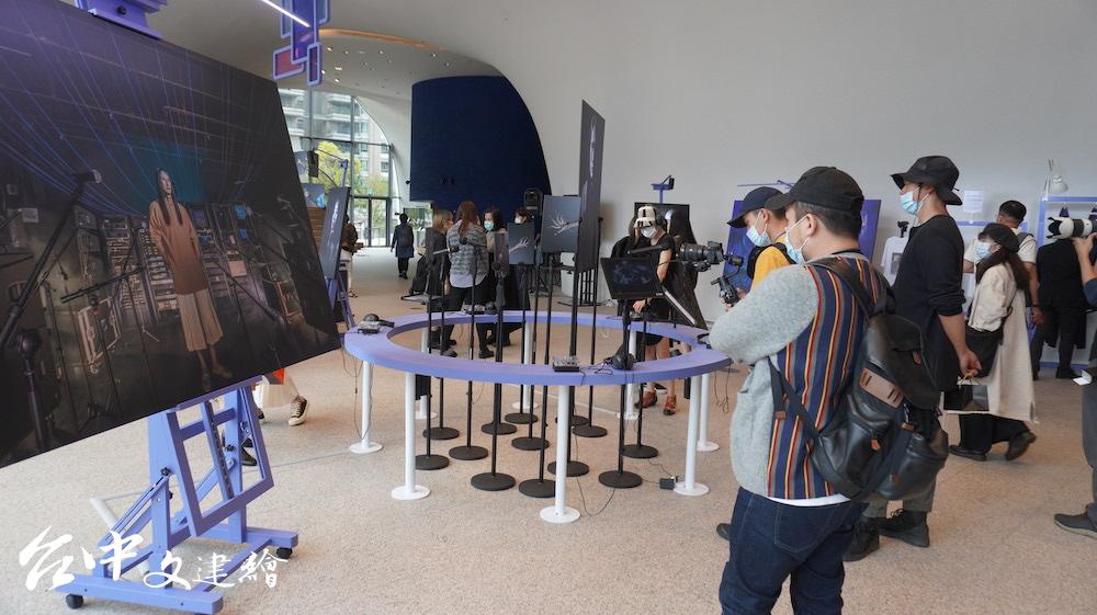 「技術劇場人攝影展」在台中歌劇院展出至12 月 6 日。(攝影:謝平平)