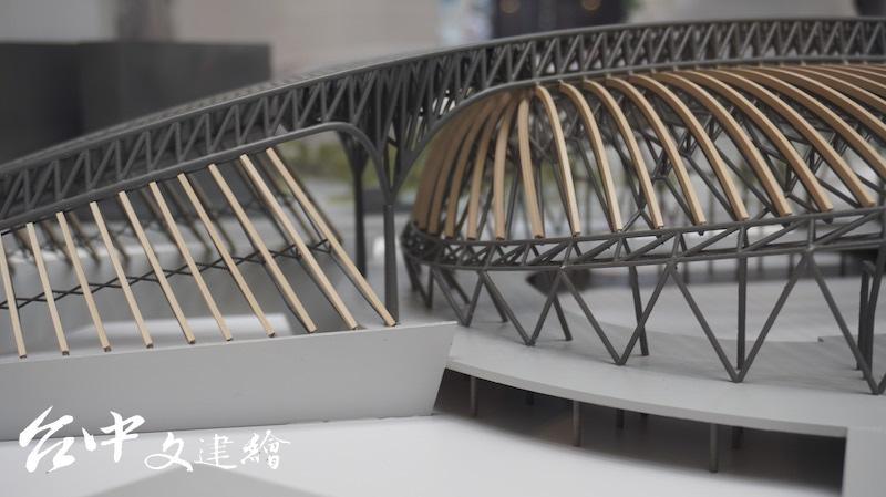 竹間聯合建築師事務所「台中巨蛋」模型可看出主結構與次要結構。（翻攝：謝平平）
