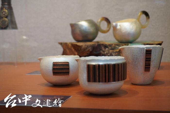 鄭芝琳作品〈茶鑲〉。(攝影:謝平平)