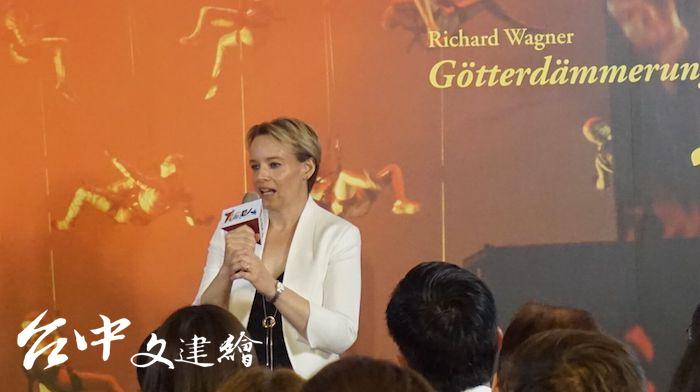 女武神布倫希德將由女高音尼可絲(Rachel Nicholls)飾演,2013 年英國隆柏萊歌劇節,尼可絲飾演的布倫希德一角大獲好評,後續完成了全套《指環》的演出,是國際矚目的戲劇女高音。(攝影:謝平平)