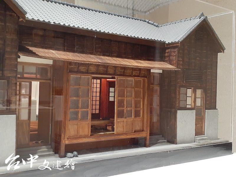 李義雄,日式宿舍,90公分X50公分X50公分,2012。(攝影:謝平平)