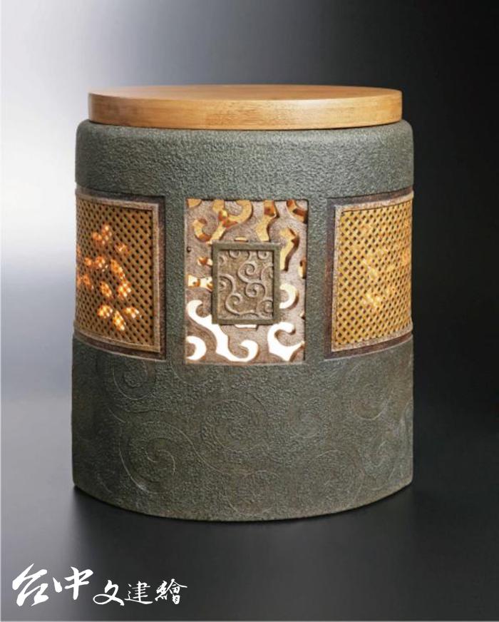 黃吉正作品「燈椅」。(圖:台灣工藝研究中心)