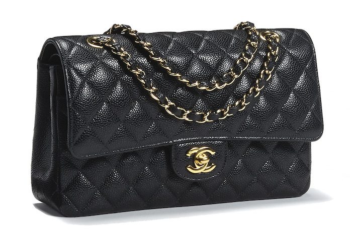 香奈兒(Chanel)「2.55」黑色絎縫手袋,2014 年在洛杉磯邦瀚斯「時代藝術與設計」拍賣中成交,3,500 美元。(圖:業者提供)