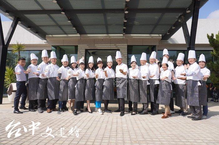 2019 台灣行動菩薩助學協會「愛你久久」相見歡活動,企業主將化身主廚,為孩子獻上「品格之心」「智慧之眼」等多道創意料理,與豐富的摸彩活動。(攝影:謝平平)