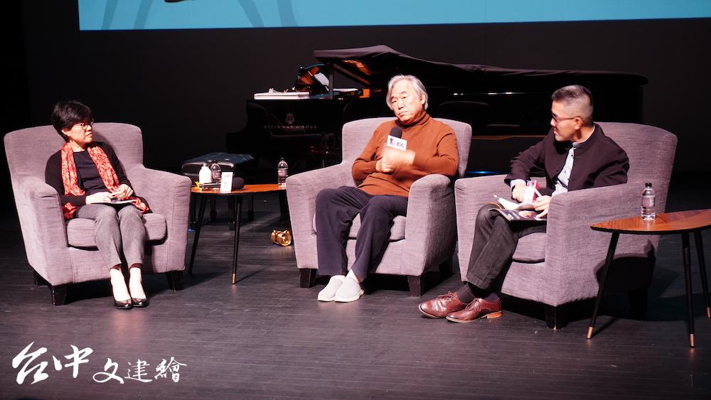 白建宇(Kun-woo Paik,中)暢談他對貝多芬的理解。左為台中歌劇院總監邱瑗、右為資深樂評焦元溥。(攝影:謝平平)