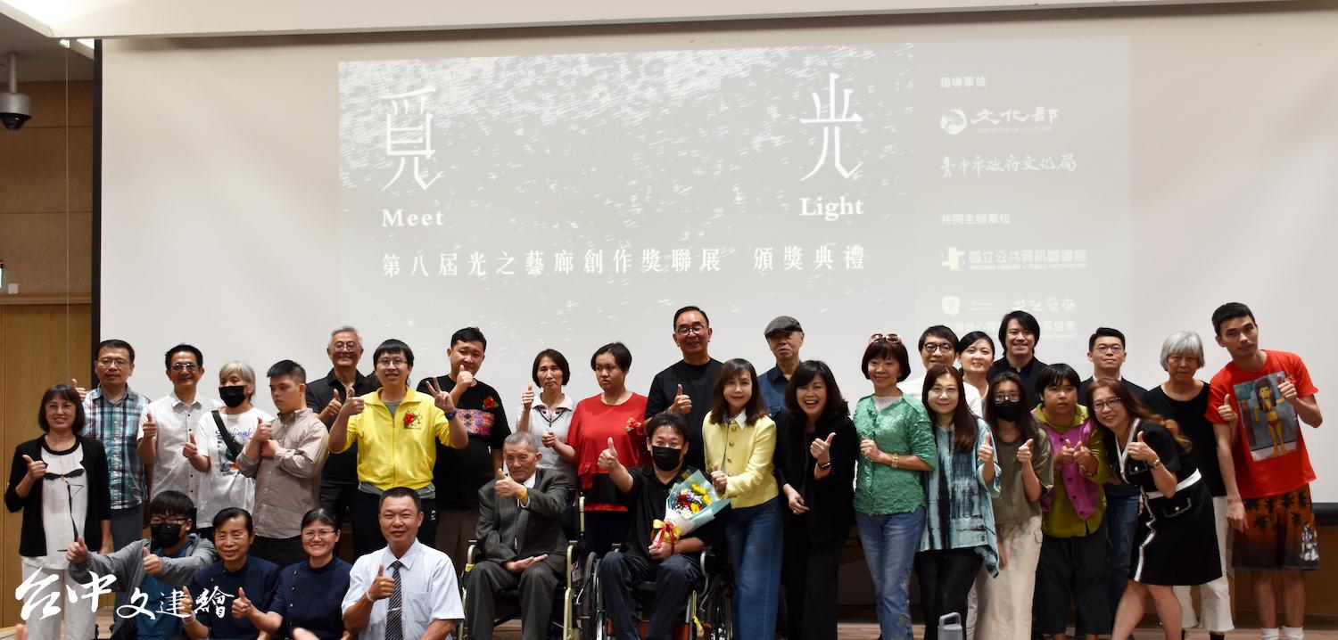 第8屆光之藝廊創作獎10月15日舉行頒獎典禮,聯展「覓光」將在國立公共資訊圖書館四、五樓展出至10月25日。(圖:主辦單位)