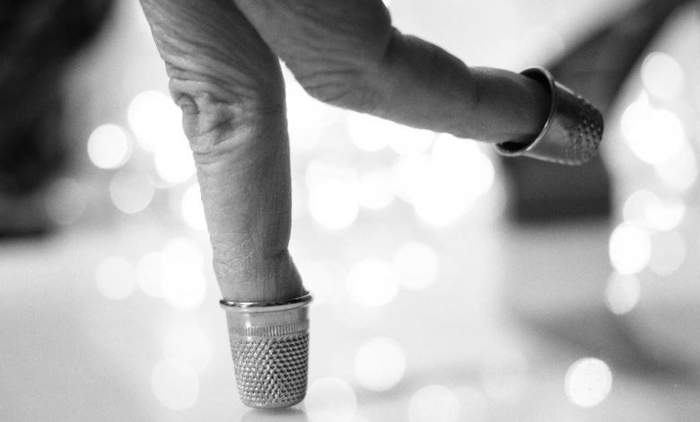 比利時「吻與淚創作群」手指劇《指尖上的幸福人生》模仿歌舞劇之王佛雷.亞斯坦(Fred Astaire)的踢踏舞。(圖:「台中歌劇院」官網)