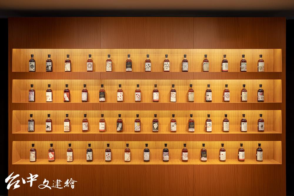 「羽生撲克牌系列」威士忌 21 日在「稀有葡萄酒及威士忌」拍出 11,890,360 港幣佳績,約合台幣 4,373 萬。(圖:業者提供)