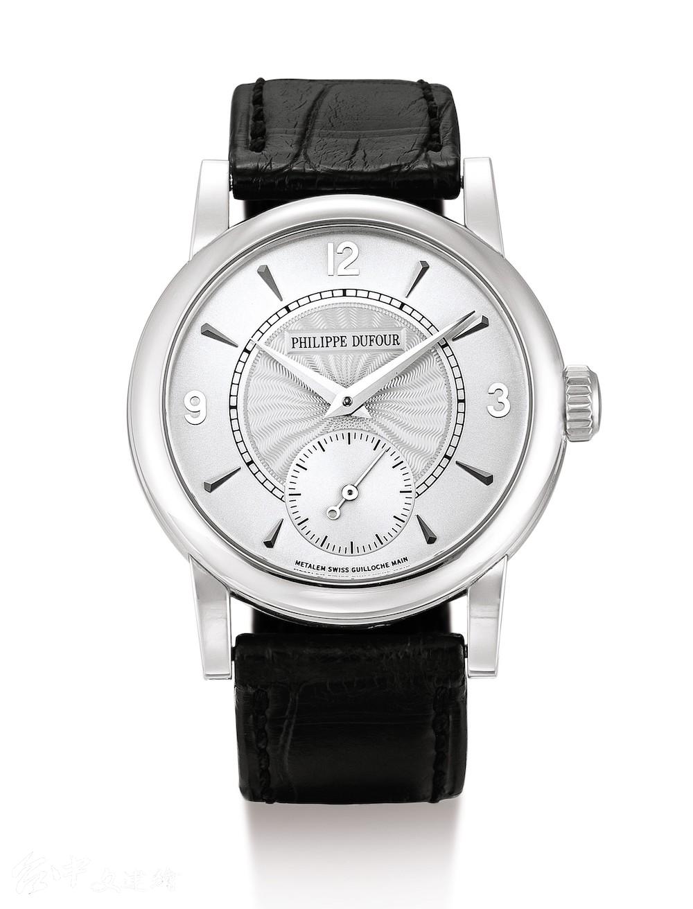 瑞士獨立製錶商Philippe Dufour 製造Simplicity腕錶，鉑金錶殼版本以台幣 1,895萬成交（含佣金），為秋拍亞軍。（圖：業者提供）