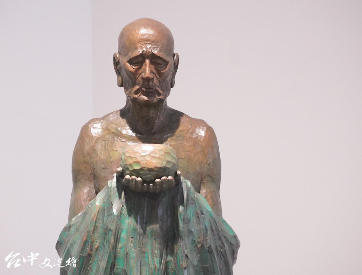 陳正雄,雕刻—紅銅,托缽(局部),155X43X43 公分,1982, 日本新構造社參展作品。(圖:謝平平)