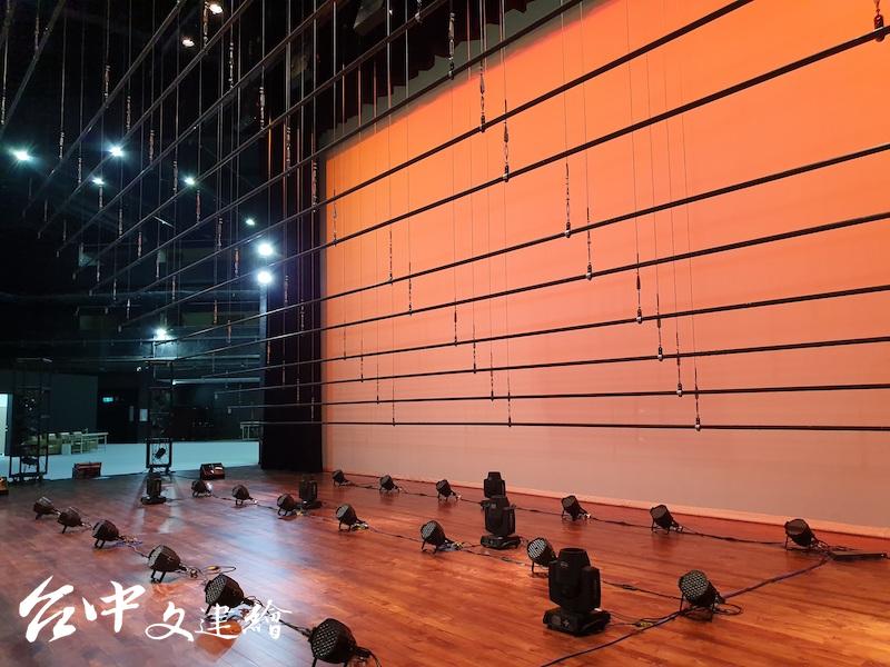 台中中山堂引進電腦化懸吊系統。(圖:台中市文化局)