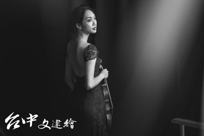 華裔小提琴家周穎受著名小提琴大師慕特賞識,邀請她參與自己的世界巡演。(圖:奏出福爾摩沙音樂協會)