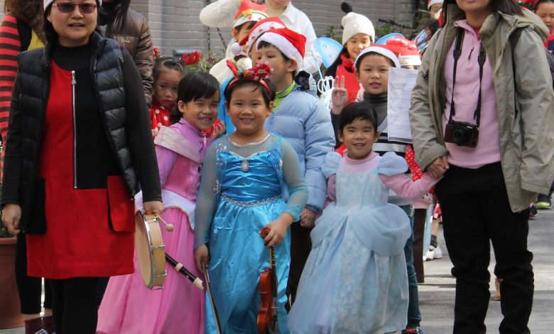 台中「藝術亮點」家族提前舉行活動慶祝耶誕,突圍快樂音樂家過往報佳音資料照。(圖:台中市政府)