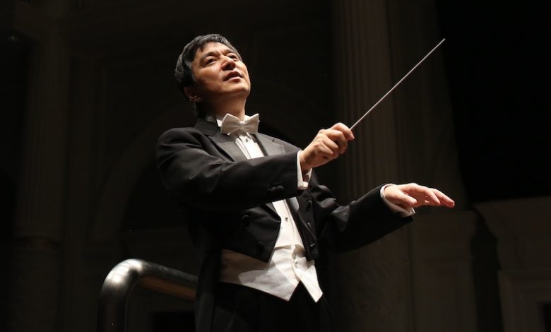 指揮水藍(圖:新加坡交響樂團)