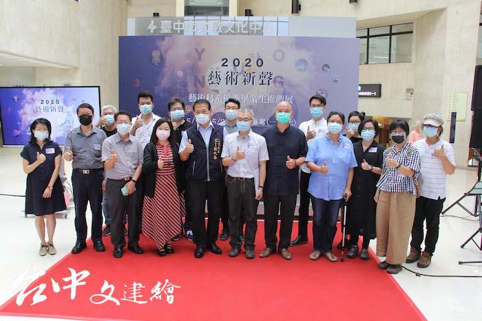 文化局局長張大春揭開2020「藝術新聲」開幕式。(圖:台中市文化局)