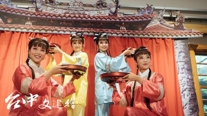 榮興客家採茶劇團《客家扛茶》演出。(圖:文化部文資局)