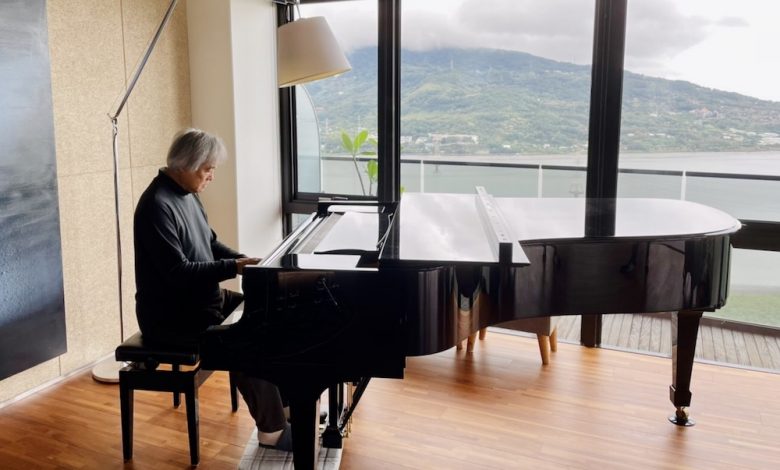 知名鋼琴家白建宇(Kun-woo Paik)在隔離期間,更能專心練琴。(圖:台中國家歌劇院)
