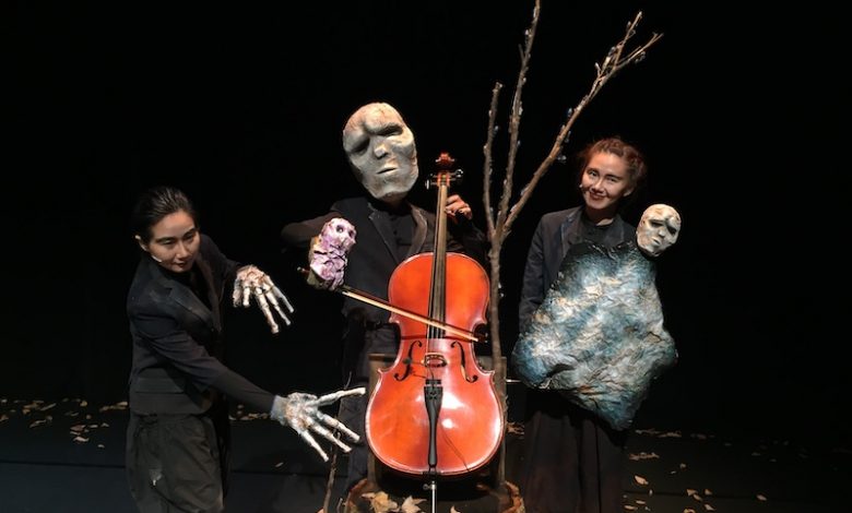 余若玫(左)、羅翡翠(中,戴斯面具者)、黃凱臨(右)將合作「親愛的戴斯」。(攝影:謝平平)